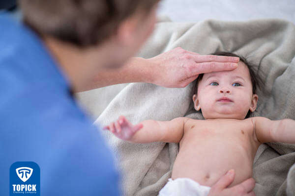 علت عرق كردن سر نوزاد چیست